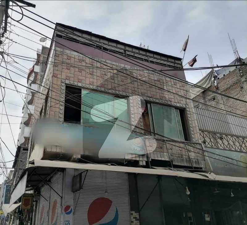 Building Of 450 Square Feet In Saddar Is Available