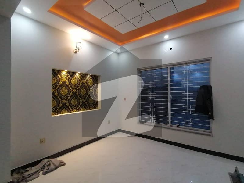 کینال گارڈن ۔ بلاک اے کینال گارڈن لاہور میں 5 کمروں کا 10 مرلہ مکان 2.6 کروڑ میں برائے فروخت۔