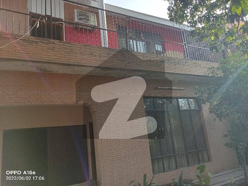 ٹاؤن شپ ۔ سیکٹر اے1 ٹاؤن شپ لاہور میں 6 کمروں کا 1 کنال مکان 4 کروڑ میں برائے فروخت۔