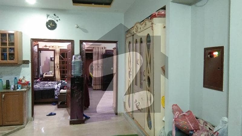 ناظم آباد 2 ناظم آباد کراچی میں 4 کمروں کا 5 مرلہ فلیٹ 75 لاکھ میں برائے فروخت۔