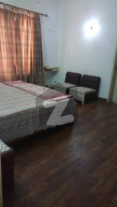 furnished room for males in sharing