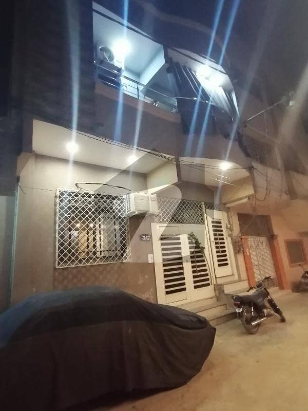 عزیز آباد گلبرگ ٹاؤن کراچی میں 8 کمروں کا 5 مرلہ مکان 2.7 کروڑ میں برائے فروخت۔