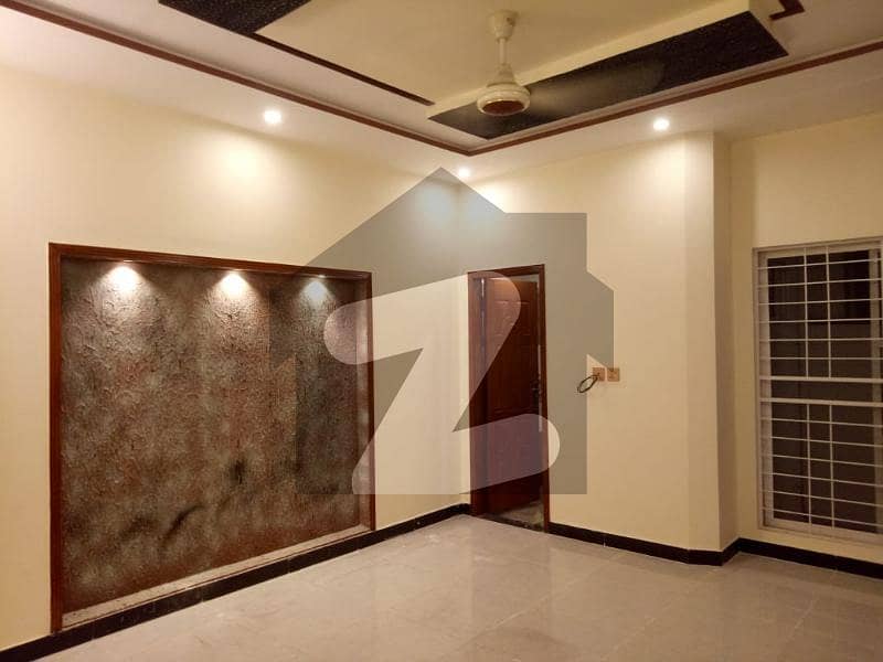 بحریہ آرچرڈ لاہور میں 5 کمروں کا 10 مرلہ مکان 2.8 کروڑ میں برائے فروخت۔