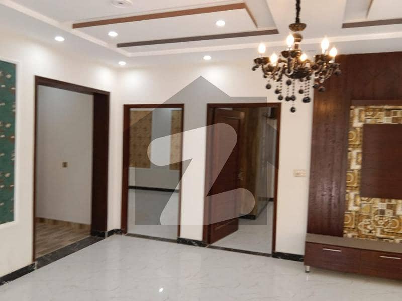 جوہر ٹاؤن لاہور میں 3 کمروں کا 5 مرلہ بالائی پورشن 35 ہزار میں کرایہ پر دستیاب ہے۔