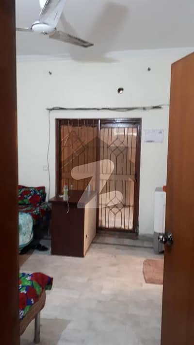 اولڈ مسلم ٹاؤن لاہور میں 11 کمروں کا 14 مرلہ مکان 5.5 کروڑ میں برائے فروخت۔