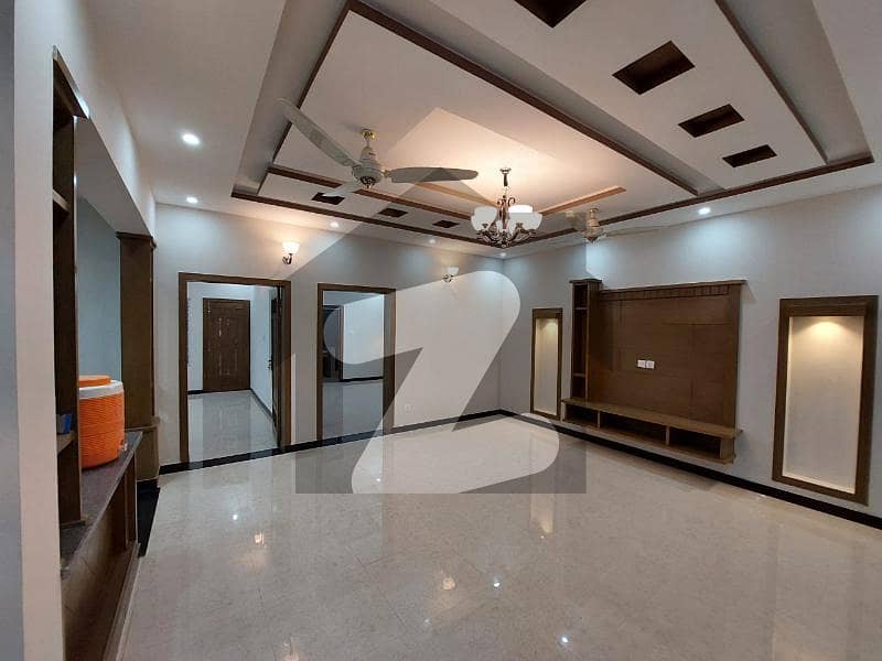 سوان گارڈن اسلام آباد میں 5 کمروں کا 7 مرلہ مکان 2.4 کروڑ میں برائے فروخت۔