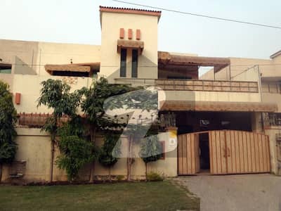 10 Marla 5 bed rooms Double TV lounge house for rent