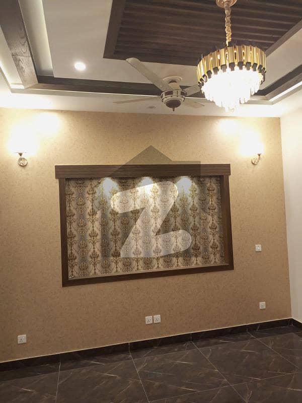 بحریہ ٹاؤن آئرس بلاک بحریہ ٹاؤن سیکٹر سی بحریہ ٹاؤن لاہور میں 5 کمروں کا 10 مرلہ مکان 3.5 کروڑ میں برائے فروخت۔