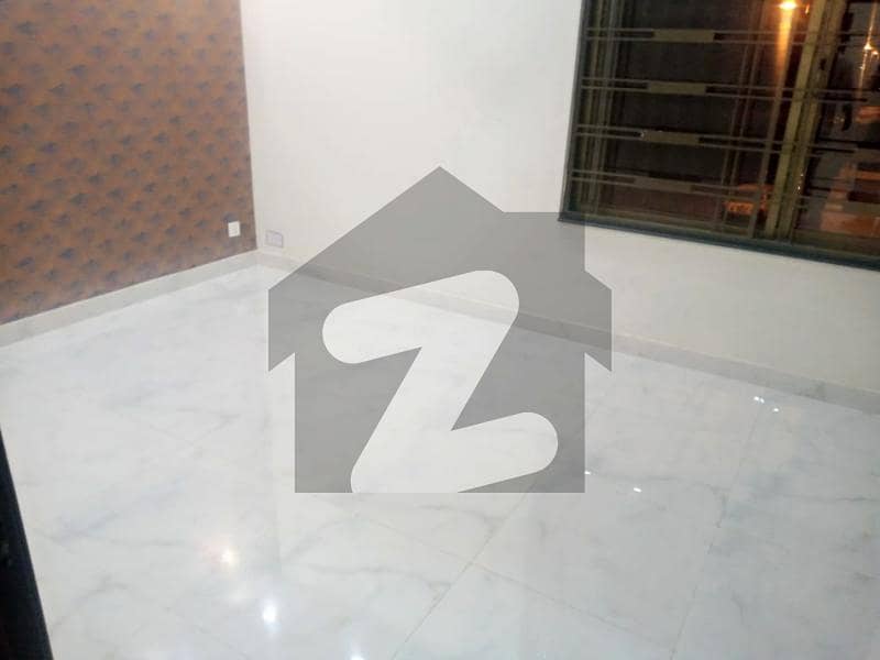 350 Square Feet Flat Eagle Mall Is Available In Bahria Town