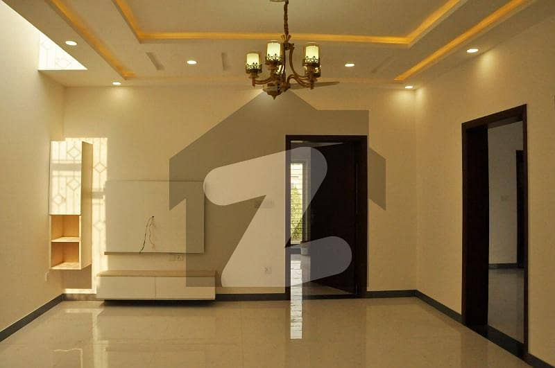 بحریہ ٹاؤن - ٹیپو سلطان بلاک بحریہ ٹاؤن ۔ سیکٹر ایف بحریہ ٹاؤن لاہور میں 5 کمروں کا 10 مرلہ مکان 4 کروڑ میں برائے فروخت۔