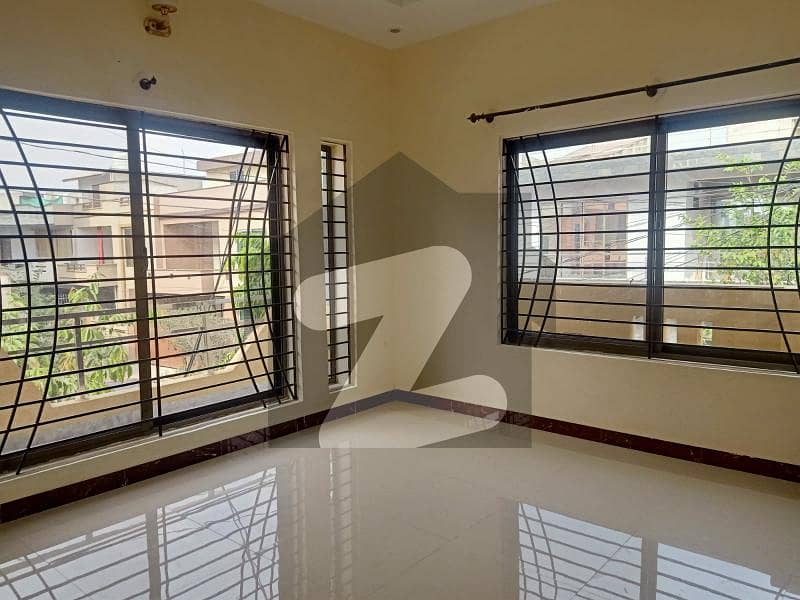 Triple Storey House Available For Rent