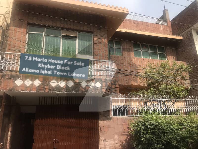 علامہ اقبال ٹاؤن ۔ خیبر بلاک علامہ اقبال ٹاؤن لاہور میں 7 کمروں کا 7 مرلہ مکان 2.5 کروڑ میں برائے فروخت۔
