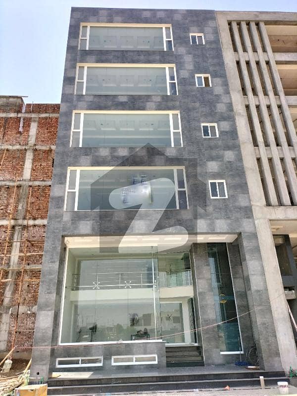 ڈی ایچ اے فیز 7 - بلاک کیو فیز 7 ڈیفنس (ڈی ایچ اے) لاہور میں 2 کمروں کا 4 مرلہ عمارت 5 لاکھ میں کرایہ پر دستیاب ہے۔