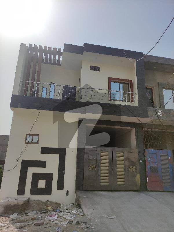 گلشن مدینہ فیز 1 گلشنِ مدینہ فیصل آباد میں 5 کمروں کا 6 مرلہ مکان 1.2 کروڑ میں برائے فروخت۔