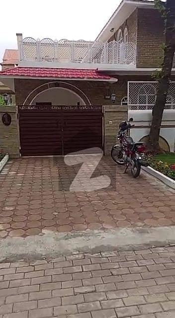 Corner 666 Sq Yd Double Gate House Available For Rent In F-8 4 Islamabad