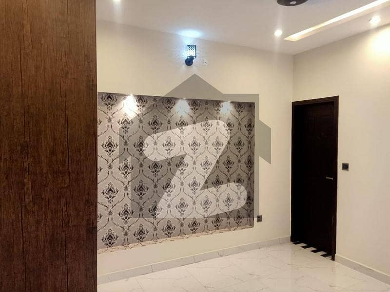 ریونیو سوسائٹی - بلاک بی ریوینیو سوسائٹی لاہور میں 5 کمروں کا 1 کنال مکان 1.75 لاکھ میں کرایہ پر دستیاب ہے۔