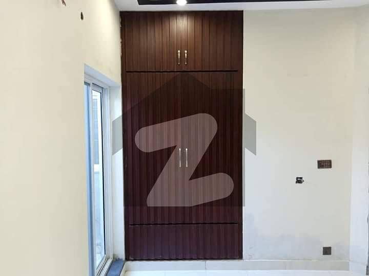 الکبیر فیز 1 - بلاک اے الکبیر ٹاؤن - فیز 1 الکبیر ٹاؤن رائیونڈ روڈ لاہور میں 3 کمروں کا 3 مرلہ مکان 42 ہزار میں کرایہ پر دستیاب ہے۔