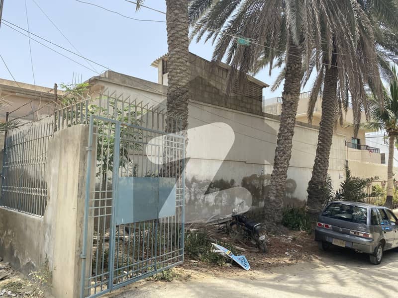 Old House For Grabs In 6120 Square Feet Karachi PECHS Block 6, PECHS