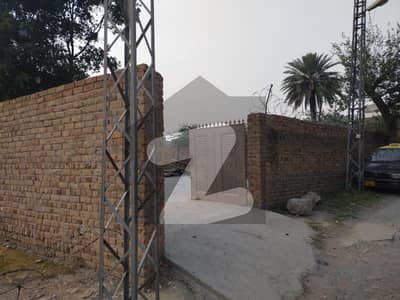 ہارلے سٹریٹ راولپنڈی میں 10 مرلہ کمرشل پلاٹ 2.8 کروڑ میں برائے فروخت۔