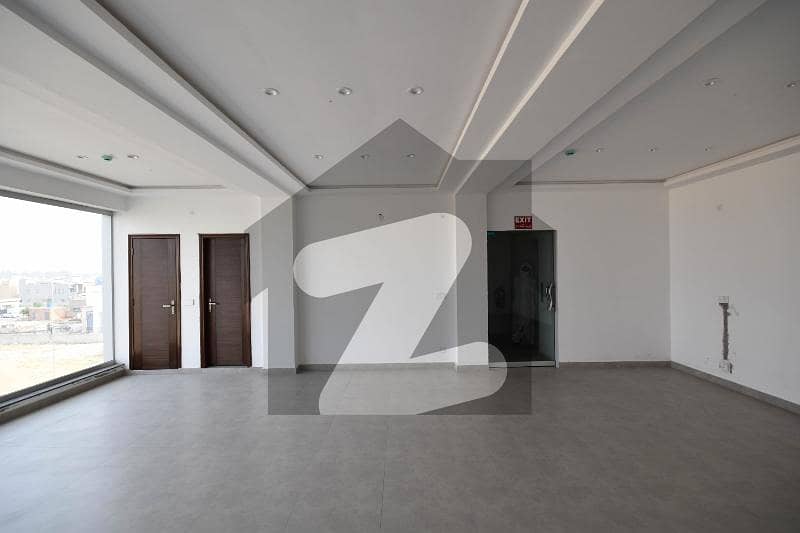 4 MARLA NEW COMMERCIAL FLOOR PRIME LOCATION AVAILABLE FOR RENT IN DHA PHASE 6