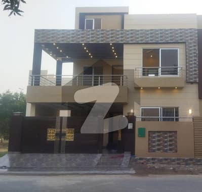 بحریہ آرچرڈ فیز 2 بحریہ آرچرڈ لاہور میں 5 کمروں کا 8 مرلہ مکان 2.3 کروڑ میں برائے فروخت۔