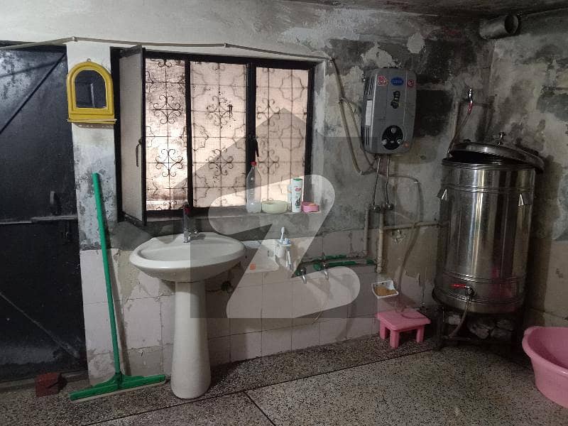 قصور پورہ لاہور میں 3 کمروں کا 3 مرلہ مکان 65 لاکھ میں برائے فروخت۔