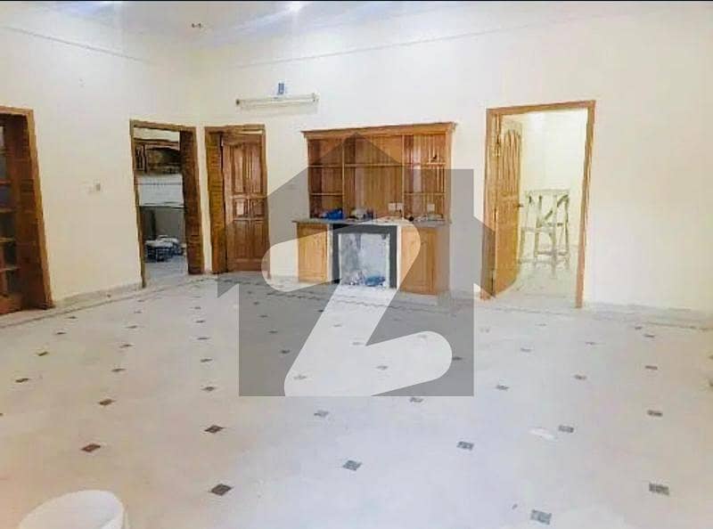 ایف ۔ 11 اسلام آباد میں 5 کمروں کا 1 کنال مکان 3.3 لاکھ میں کرایہ پر دستیاب ہے۔