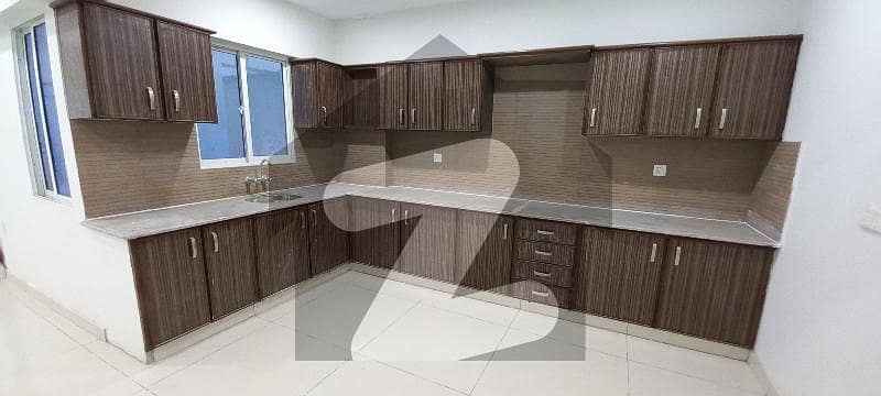 Defence Badar Commercial 4 Bedrooms Flat For Sell