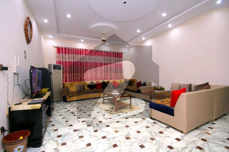 گلبرگ لاہور میں 6 کمروں کا 1 کنال مکان 8.5 کروڑ میں برائے فروخت۔