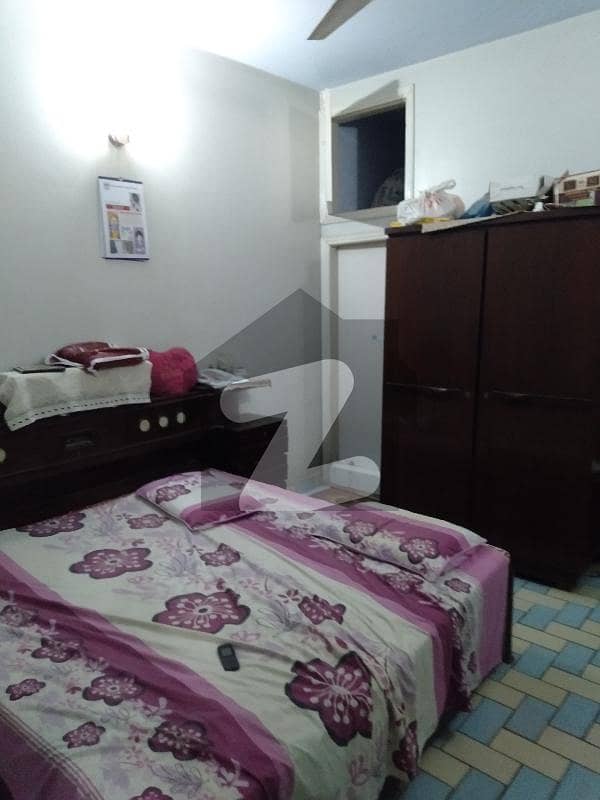 150 Yard Without Owner 2nd floor 3 Bed Drawing Lounge Near Baradri Stop