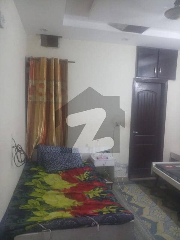 شیر علی روڈ لاہور میں 4 کمروں کا 3 مرلہ مکان 95 لاکھ میں برائے فروخت۔