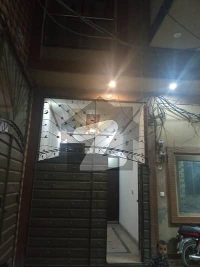 مزنگ لاہور میں 3 کمروں کا 3 مرلہ مکان 1.1 کروڑ میں برائے فروخت۔