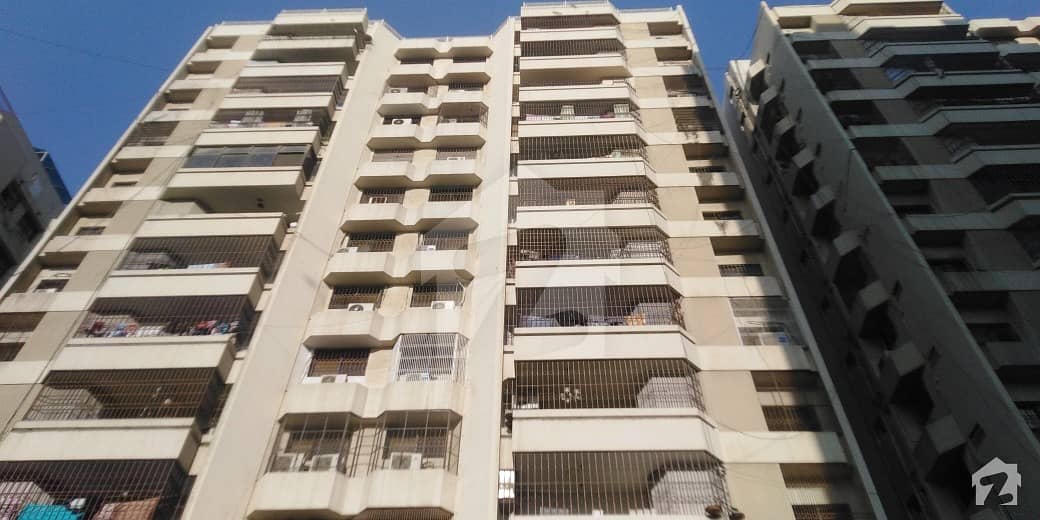 فریرے ٹاؤن کراچی میں 4 کمروں کا 18 مرلہ فلیٹ 5.5 کروڑ میں برائے فروخت۔