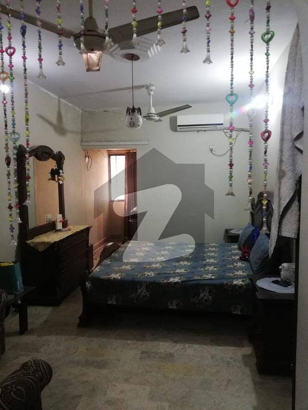 گلشن اقبال - بلاک 13 / D-3 گلشنِ اقبال گلشنِ اقبال ٹاؤن کراچی میں 6 کمروں کا 5 مرلہ مکان 2.5 کروڑ میں برائے فروخت۔