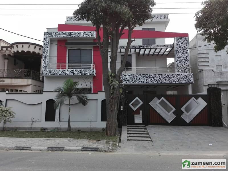 1 Kanal Luxury Bungalow Available For Sale
