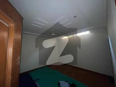 ڈی ۔ 12/2 ڈی ۔ 12 اسلام آباد میں 8 کمروں کا 10 مرلہ مکان 1.9 لاکھ میں کرایہ پر دستیاب ہے۔
