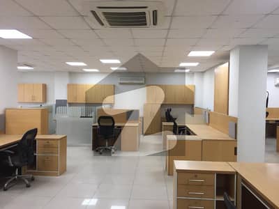 گلبرگ لاہور میں 2 کمروں کا 11 مرلہ دفتر 5.75 کروڑ میں برائے فروخت۔