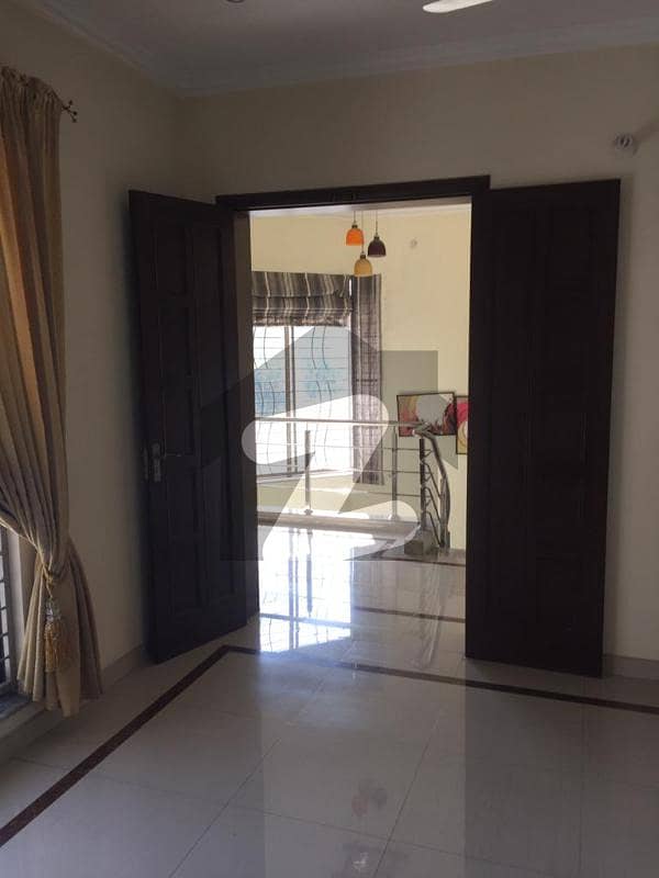 ASKARI 10 SD 12-MARLA 4-BEDROOMS HOUSE IN EXCELLENT LOCATION WITH EXCELLENT CONDITION AVAILABLE FOR SALE. 12-MARLA HOUSE IS EQUAL TO 1-KANAL ACCOMMODATION.