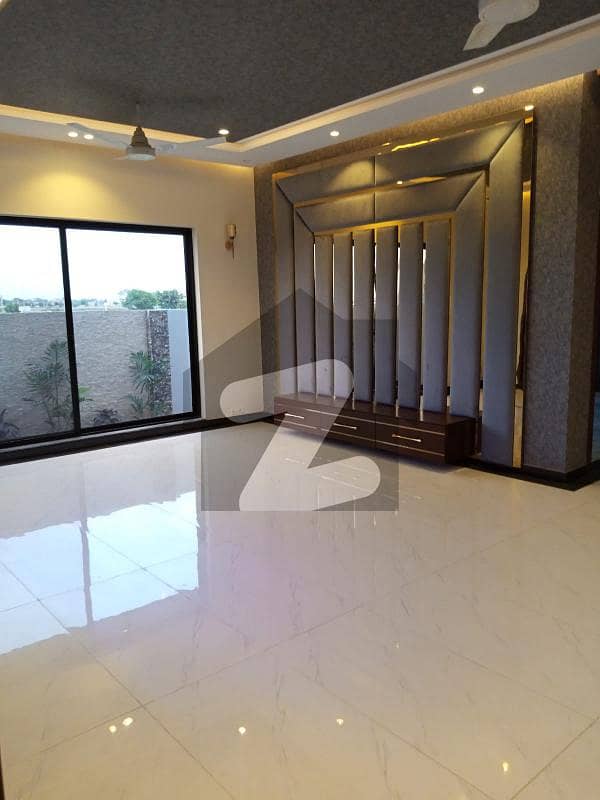 House For Sale In Beautiful Dha Phase 8 - Block V