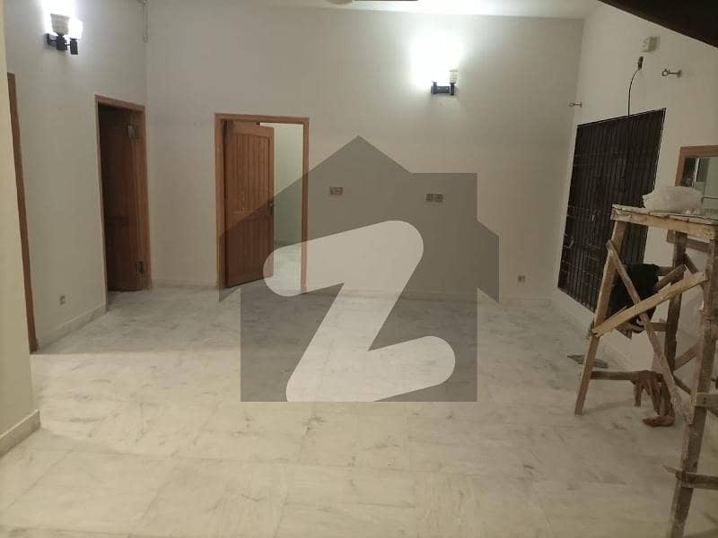 ایڈن کاٹیجز 2 ایڈن لاہور میں 4 کمروں کا 10 مرلہ مکان 80 ہزار میں کرایہ پر دستیاب ہے۔