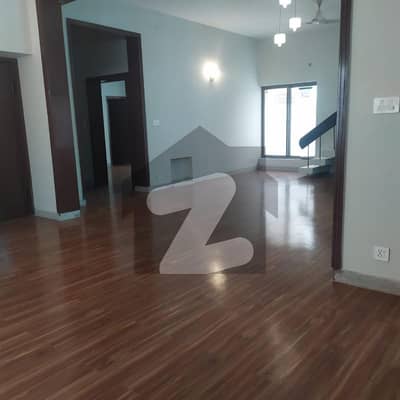 1 Kanal 4 Bedrooms Beautiful House For Rent
