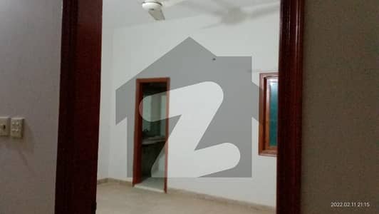 ٹائمز اسکویر یونیورسٹی روڈ کراچی میں 6 کمروں کا 5 مرلہ مکان 2.65 کروڑ میں برائے فروخت۔