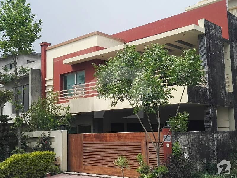 Stunning Upper Portion Is Available For Rent In D-17