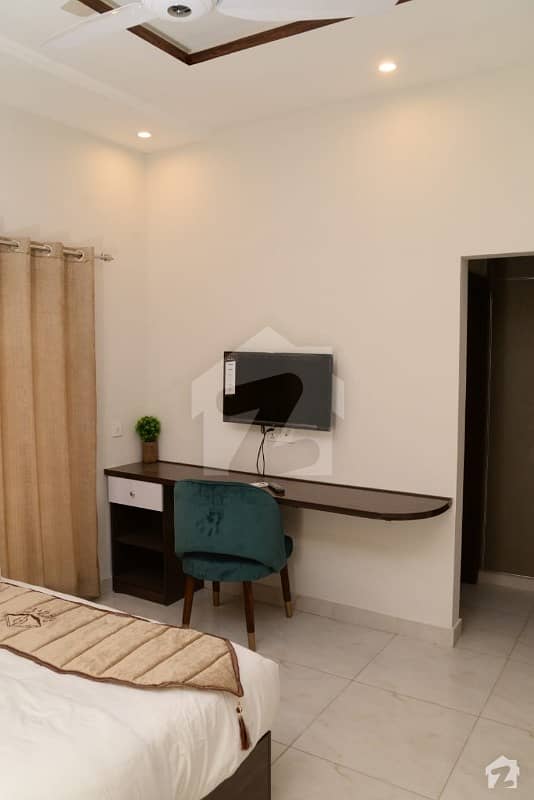 یونیورسٹی روڈ کراچی میں 9 کمروں کا 8 مرلہ مکان 3.1 کروڑ میں برائے فروخت۔