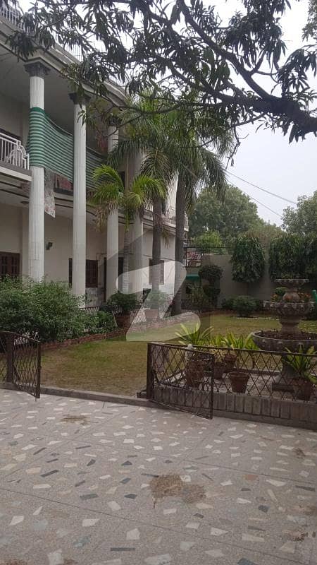 ماڈل ٹاؤن ۔ بلاک جے ماڈل ٹاؤن لاہور میں 8 کمروں کا 2 کنال مکان 14 کروڑ میں برائے فروخت۔