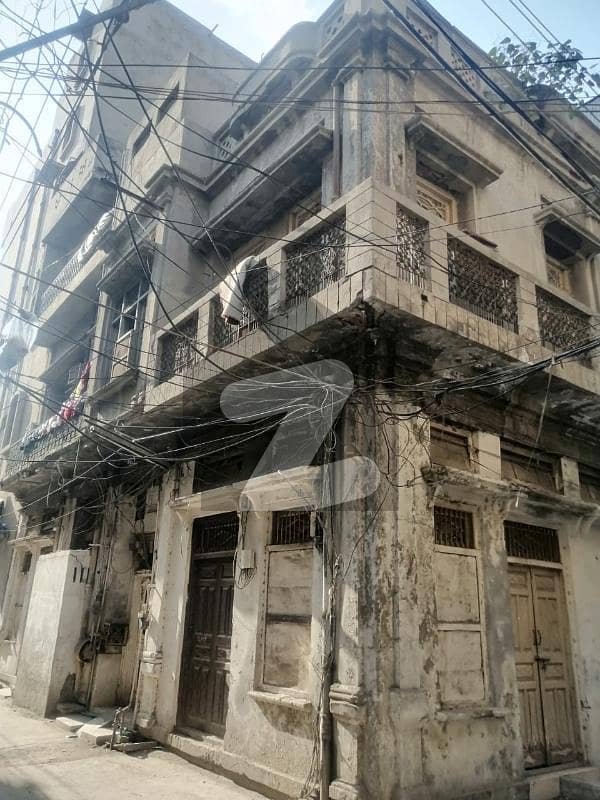 منٹگُمری روڈ لاہور میں 6 مرلہ کمرشل پلاٹ 10 کروڑ میں برائے فروخت۔