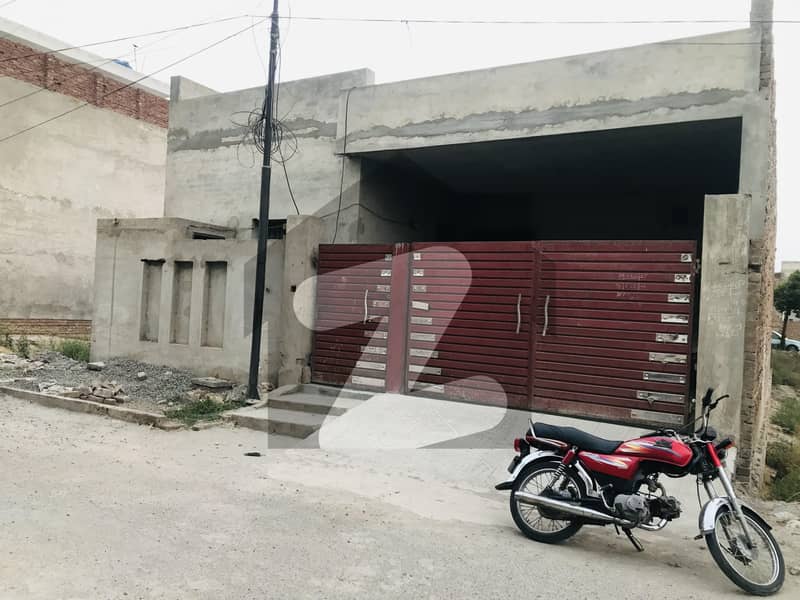 ٹیک ٹاؤن (ٹی این ٹی کالونی) ستیانہ روڈ فیصل آباد میں 2 کمروں کا 9 مرلہ مکان 1.35 کروڑ میں برائے فروخت۔ ٹیک ٹاؤن (ٹی این ٹی کالونی) ستیانہ روڈ فیصل آباد میں 2 کمروں کا 9 مرلہ مکان 1.35 کروڑ میں برائے فروخت۔