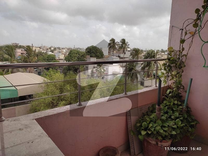 Ideal Flat For Sale In GulshanEIqbal Block 5 on 4th Floor Gulshane