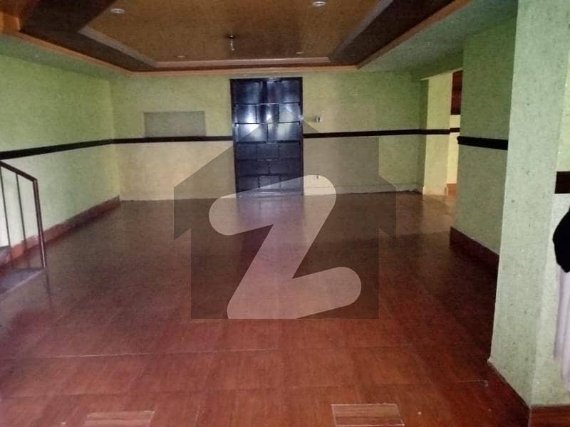حالی روڈ گلبرگ لاہور میں 2 کمروں کا 16 مرلہ مکان 3 لاکھ میں کرایہ پر دستیاب ہے۔