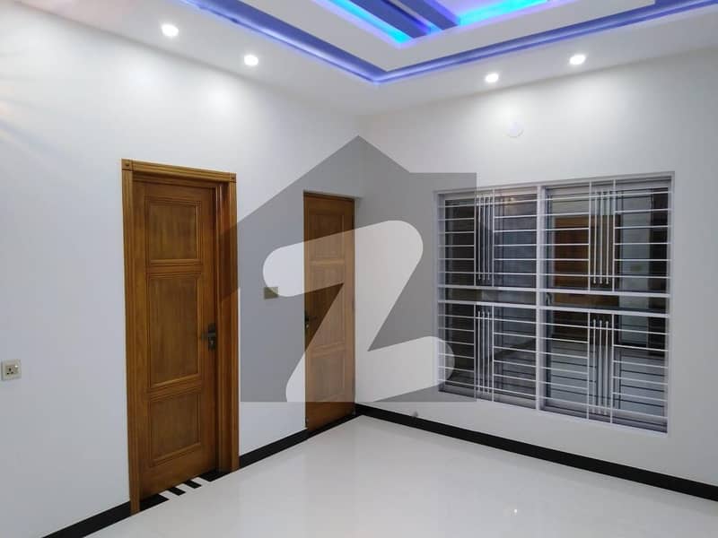 Prime Location Upper Portion Sized 1 Kanal Available In LDA Avenue - Block M
